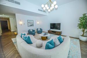 Luxurious Villa Montagne With Sea View & Private Pool by Dream Inn Dubai - About Your Stay