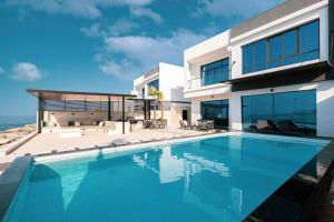 Luxury Villa 8 BR Sea and Mountain View With Infinity Pool - Al Dana Island Fujairah - About Your Stay