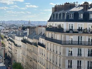 Manolita Paris - Good To Know