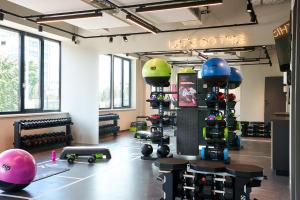 Moxy Amsterdam Schiphol Airport - Overview of Moxy Amsterdam