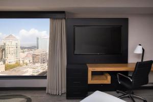 Oakland Marriott City Center - Good To Know
