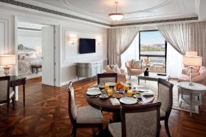Palazzo Versace Dubai - Luxurious Design and Location