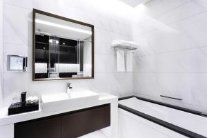 Renaissance Business Bay Hotel, Dubai - About Your Stay