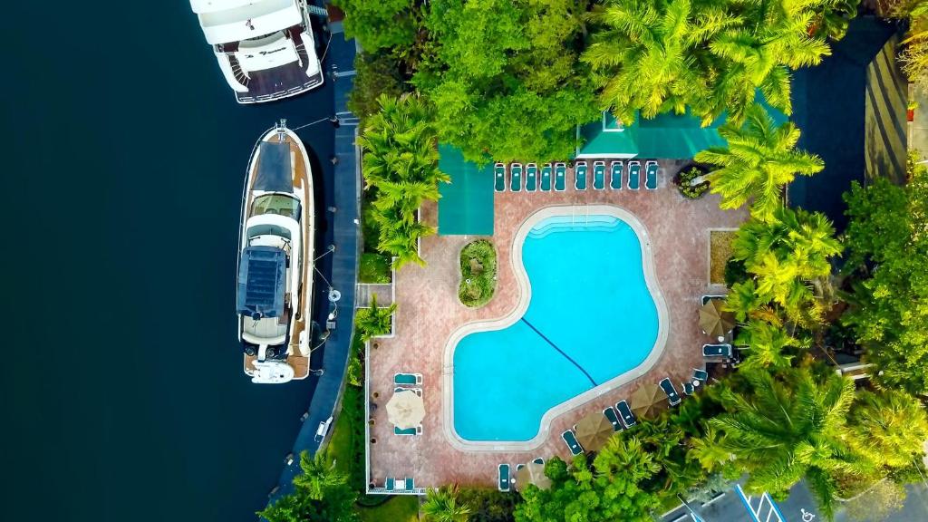 Riverside Hotel Review