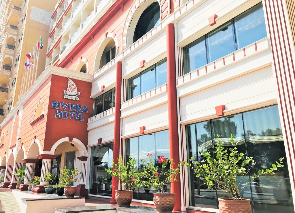 Riviera Hotel Review