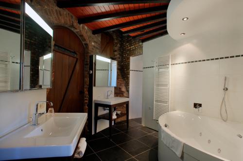 Romantic Hotel Castle Daelenbroeck - Good To Know