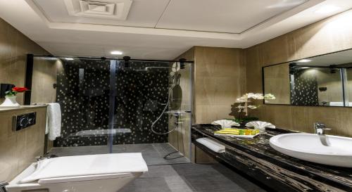 Rose Executive Hotel - DWTC - Accommodation and Room Amenities