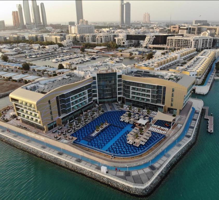 Royal M Hotel Abu Dhabi by Gewan Review