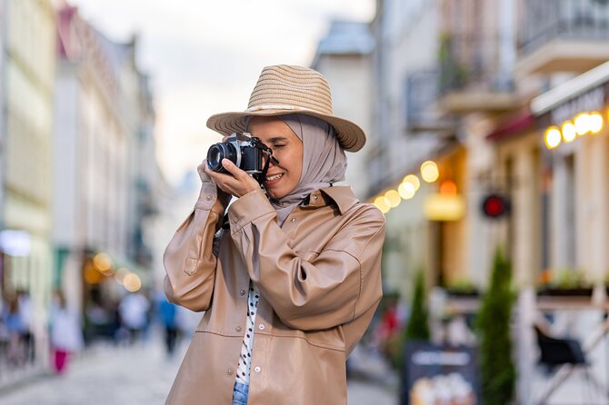 Savannah's Enchanted Stroll: A Journey Through Time - Good To Know