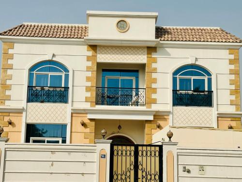Small Single Room Inside Luxurious Villa - About Your Stay