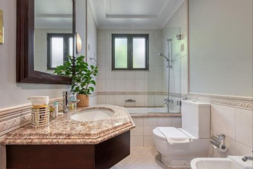 SOL Living - Chic 5BR Garden Villa W/Pool & Beach in Palm Jumeirah - About Your Stay