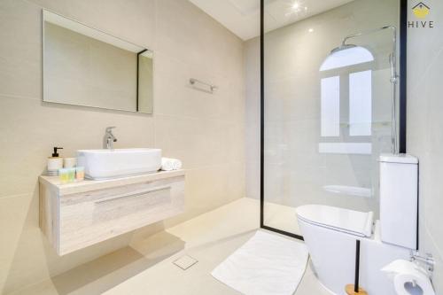 Stunning 4 Bed Villa in Canal Cove - About Your Stay