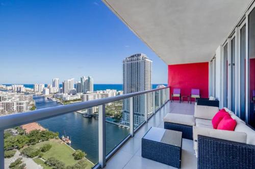 Stunning Penthouse Suite Waterfront 2BD 2BA - Good To Know