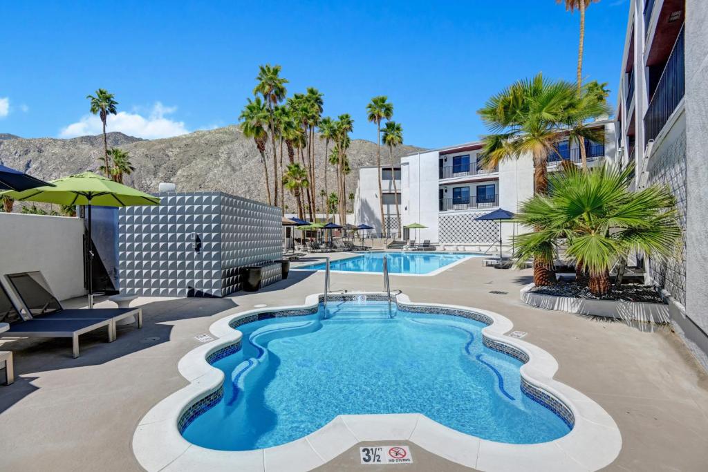 The Dunes Hotel (Palm Springs) - Good To Know