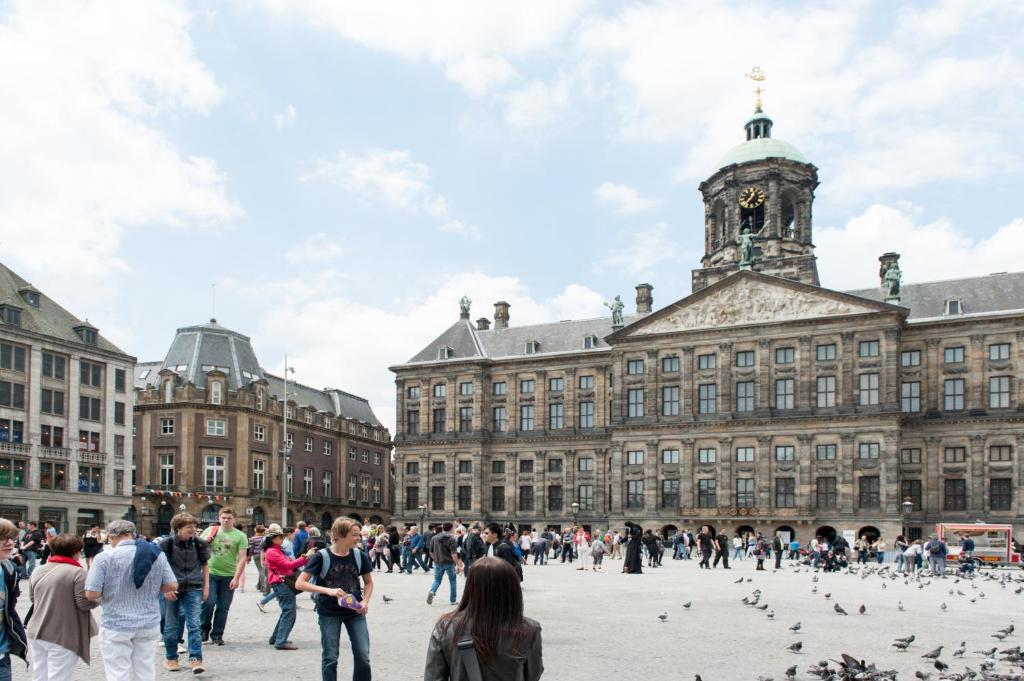 The Hotel Apartments in the Center of Amsterdam Review
