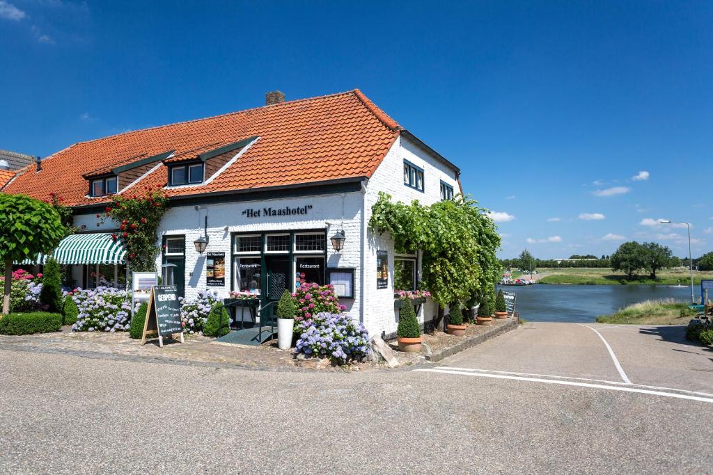 The Maas Hotel Review