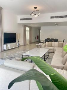 The Pearl Villa 5 BR Swimming Pool With Sea and Mountain View - Al Dana Island Fujaira - About Your Stay