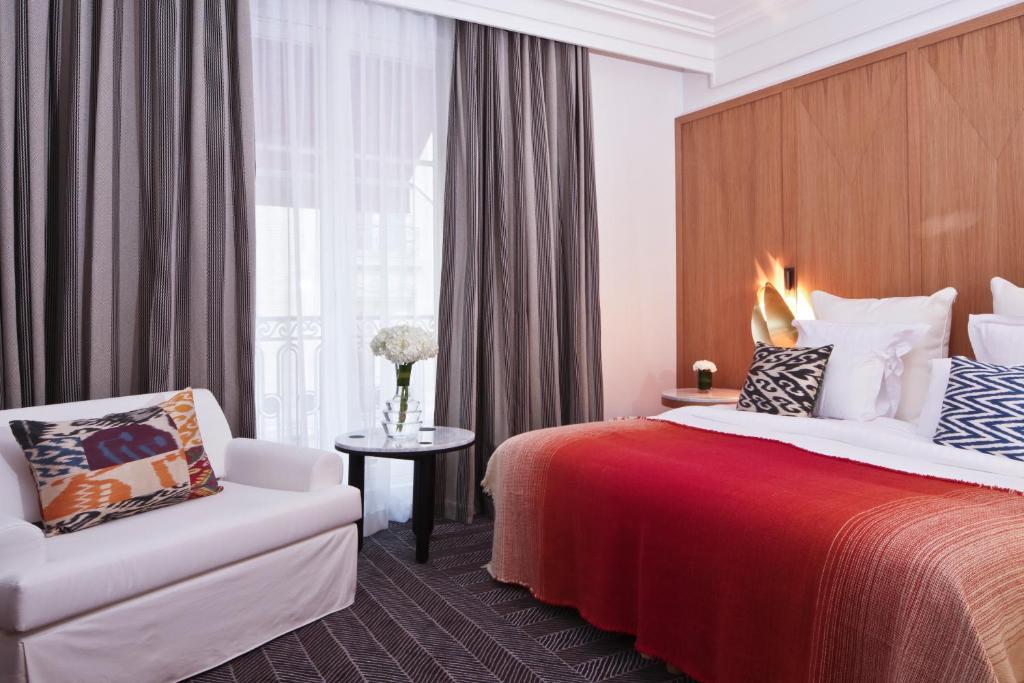 Vernet Hotel Champs Élysées Paris Review