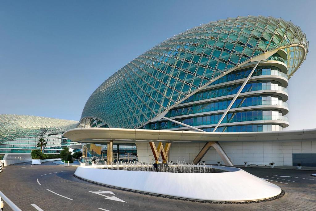 W Abu Dhabi – Yas Island Review