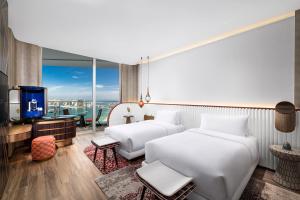 W Dubai – Mina Seyahi Review