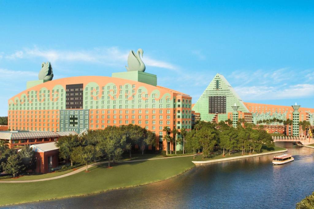 Walt Disney World Swan Review