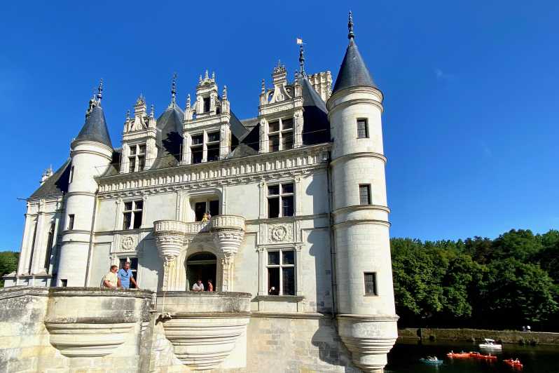 3 Loire Castles Live Guided Small Group by Minivan Winery