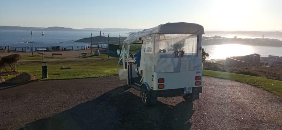 A Coruña: VIP Tuk Tuk Tour