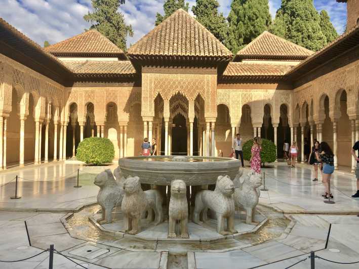 Alhambra: Guided Tour With Fast-Track Entry