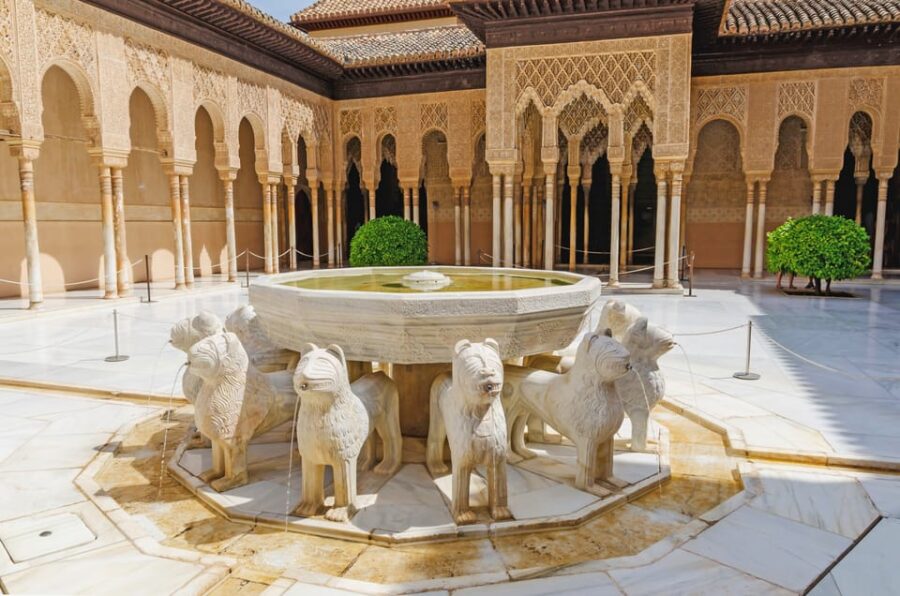 Alhambra & Nasrid Palace: Private Tour With Tickets