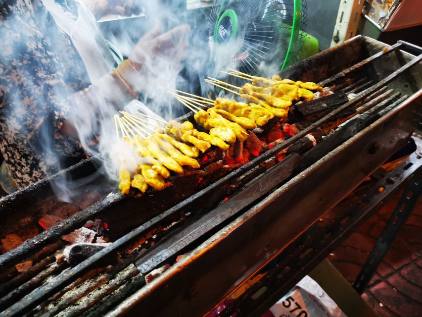 Bangkok: Street Food Tasting Tour at Night