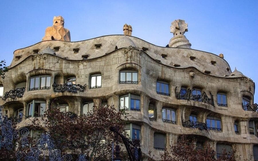 Barcelona: Private Half-Day Sightseeing Tour With a Local - Tour Overview
