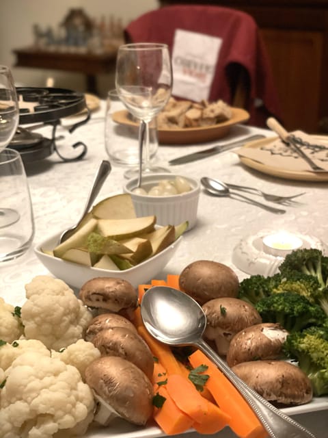 Basel: Cheese Fondue, Wine and Dessert Culinary Experience
