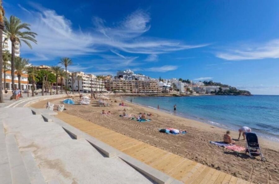Beach HOPPING Ibiza ( Town ) – Figueretas – Playa D Bossa