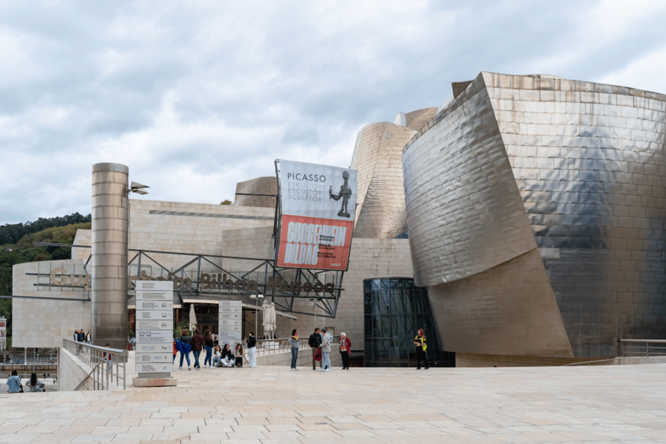 Bilbao: Skip-the-Line Guggenheim Museum Guided Tour