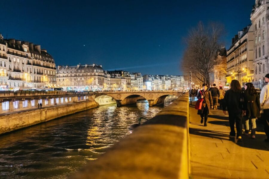 Bohemian Paris by Night - The Solo Travellers Adventure - Tour Overview
