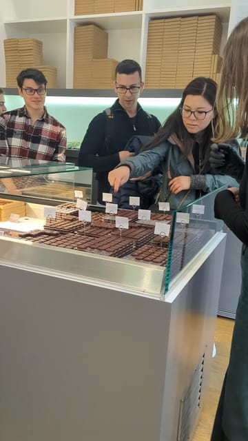 Bordeaux : Afternoon Food Tour With Local Delicacies