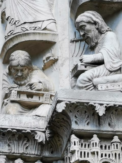 Chartres: Cathedral and City Guided Tour - Exploring Chartres Cathedral