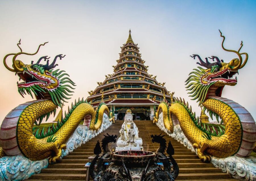 Chiang Rai: White, Blue, Red Temples, Long Neck Tour