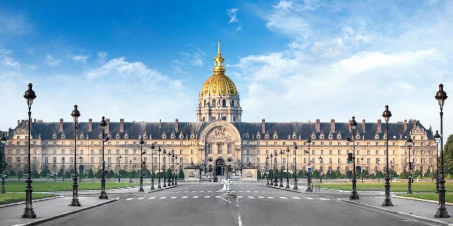 Classical and Monumental Paris Tour Along the Seine River