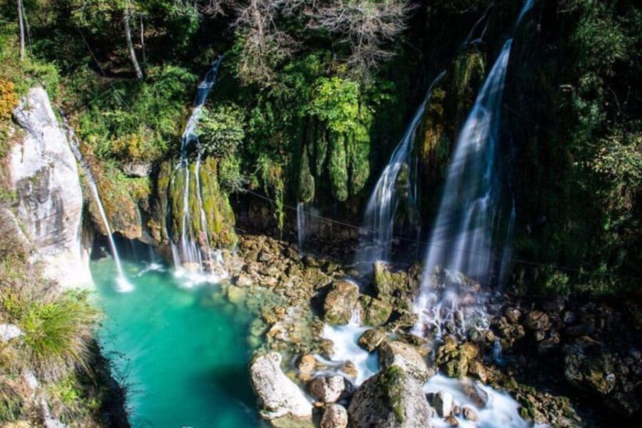 Countryside, Medieval Village and Lake Private Guided Tour