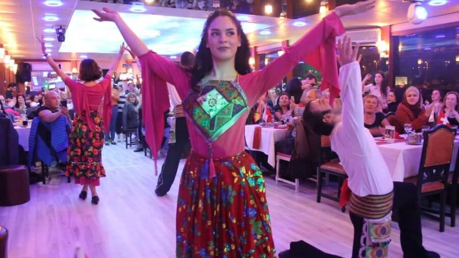 Dinner Cruise With Belly Dancer Show