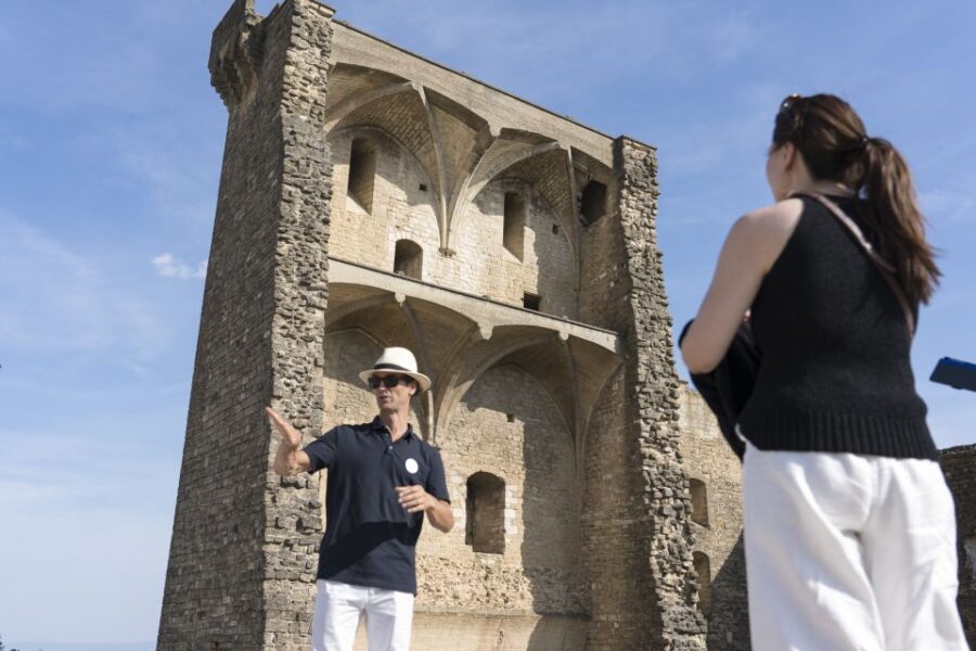 From Avignon: Luberon and Chateauneuf-du-Pape Full-Day Tour