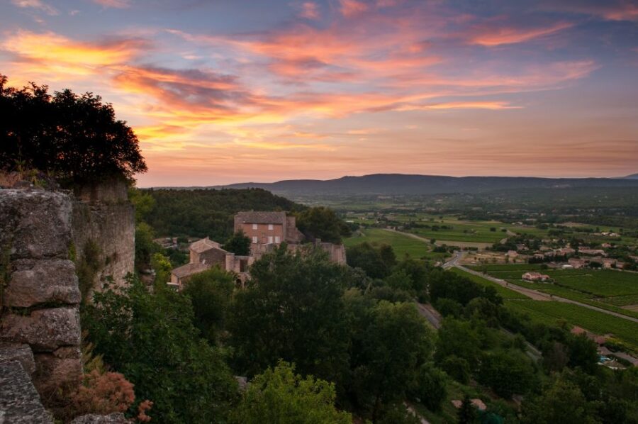 From Avignon: Luberon Villages Day Tour