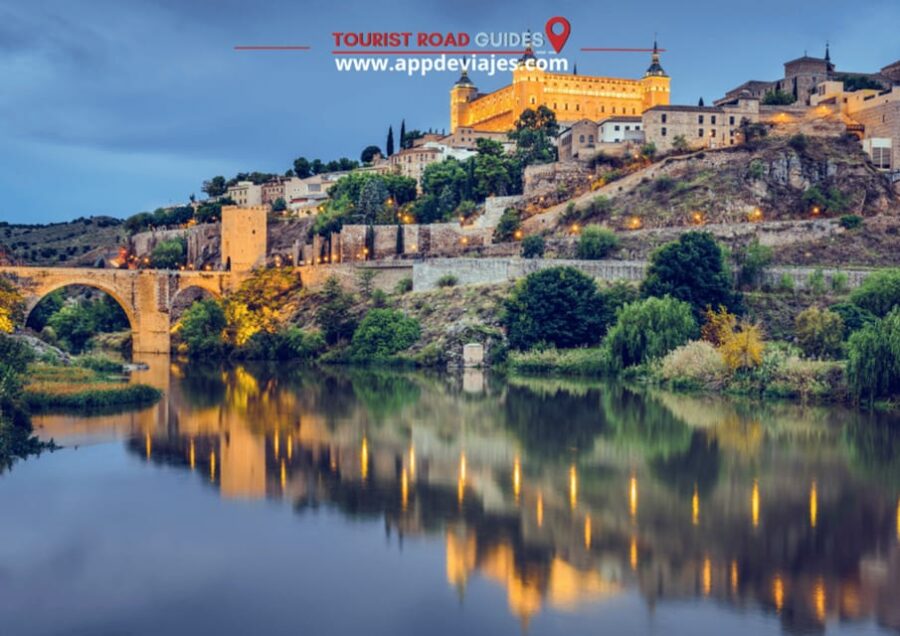 From Madrid: Tour Private Toledo & Segovia