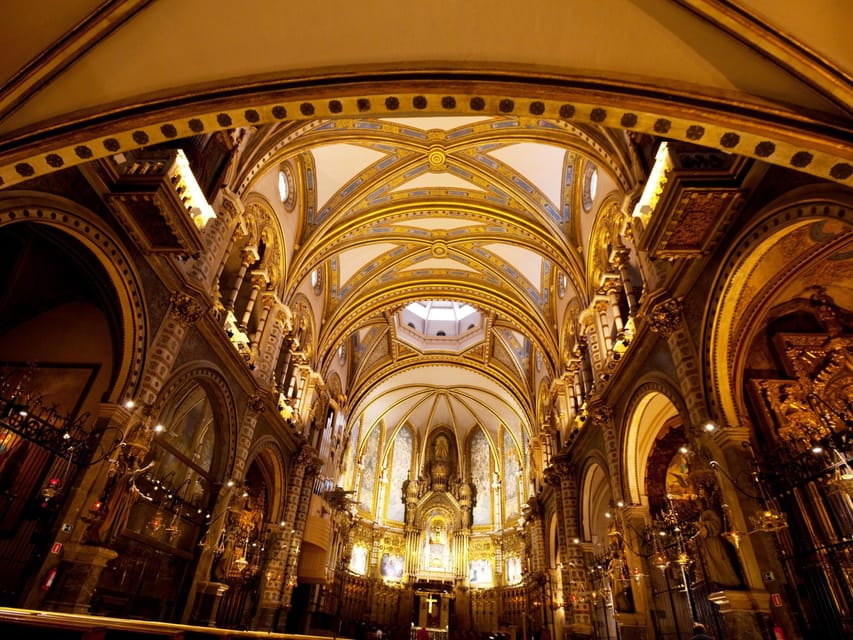 From Salou: Montserrat Monastery and 4 Hours in Barcelona