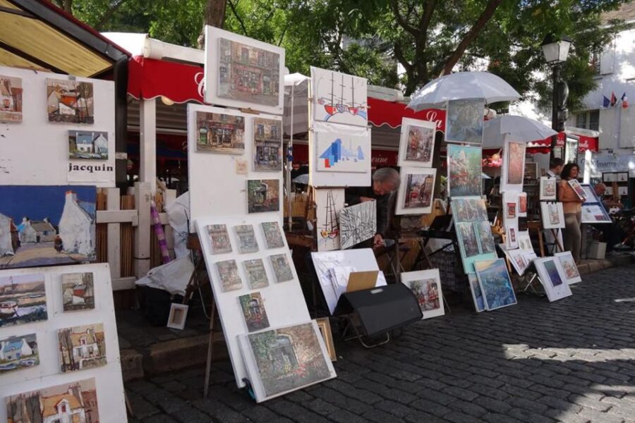 German Private Walking Tour Through Montmartre & Passages