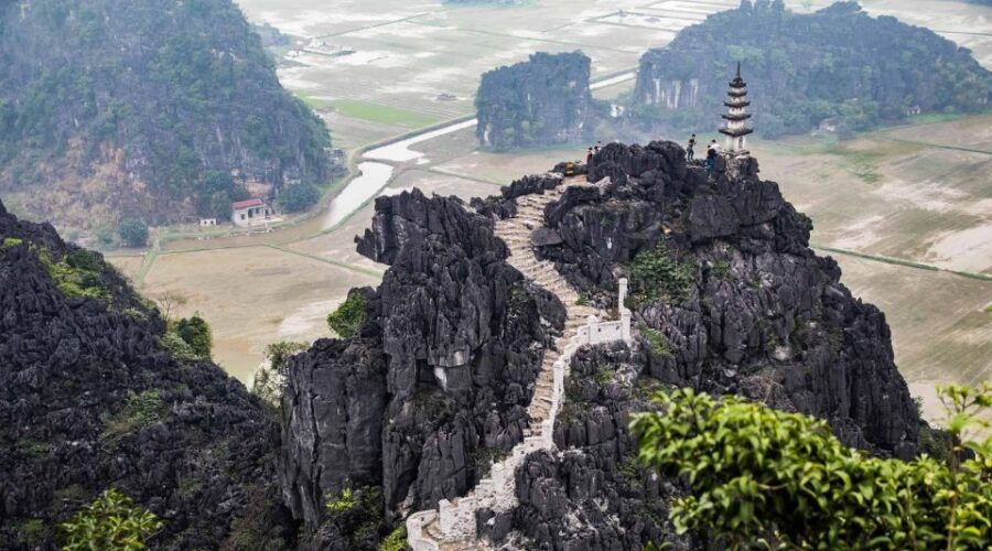 Hanoi: Full-Day Hoa Lu – Trang An & Mua Cave by Limousine