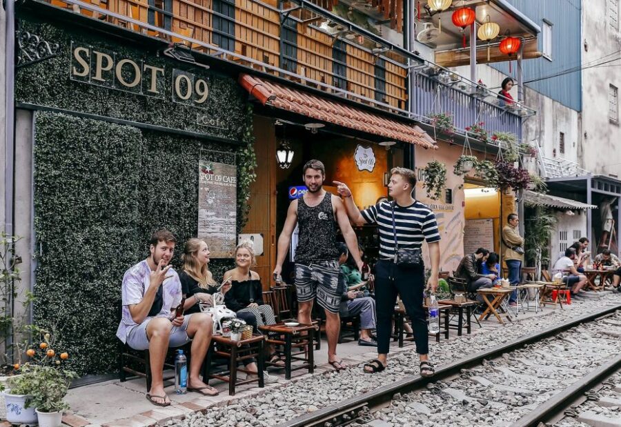 Hanoi: Guided Food Tour With Train Street Visit