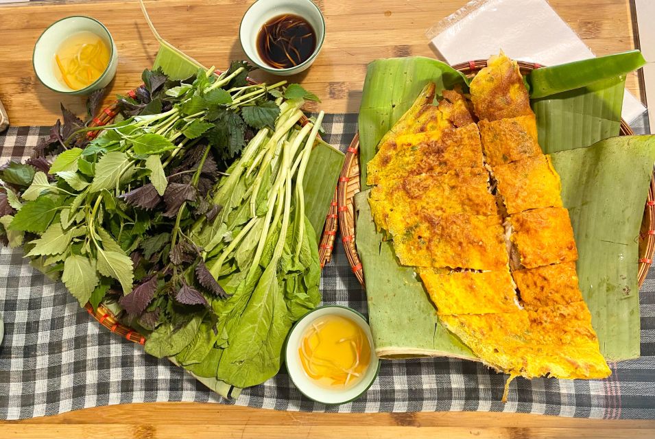 Hanoi: Guided Street Food Tour With Train Street Experience