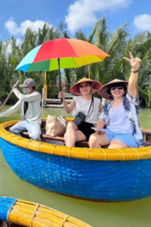 Hoi An : Bamboo Basket Boat Ride & Lantern Boat Trip .